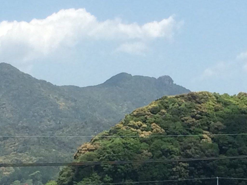 黒髪山天童岩